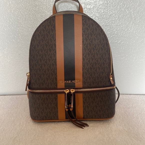 NWT Michael Kors Rhea medium backpack - Picture 4 of 12